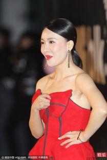 深v明星露,揭秘时尚界的新潮流