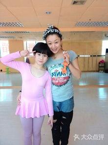 儿童明星简单舞蹈,跟随儿童明星学跳简单舞蹈